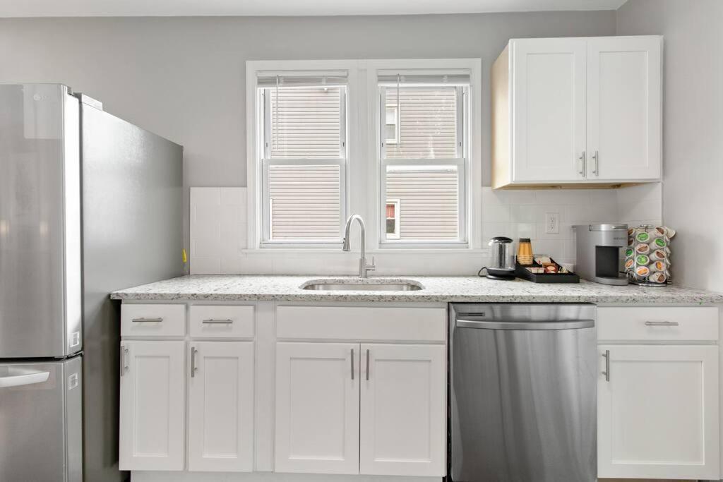 Stylish, Relaxing & Comfy 3 Bdr Home ブリストル エクステリア 写真