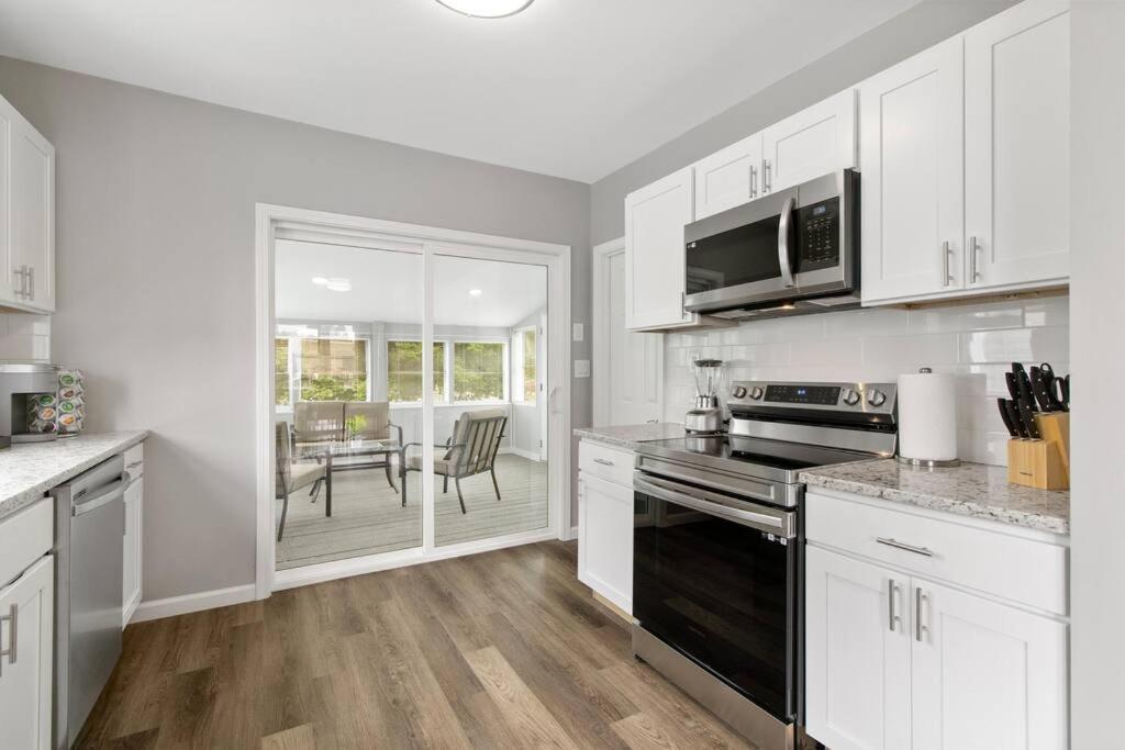 Stylish, Relaxing & Comfy 3 Bdr Home ブリストル エクステリア 写真