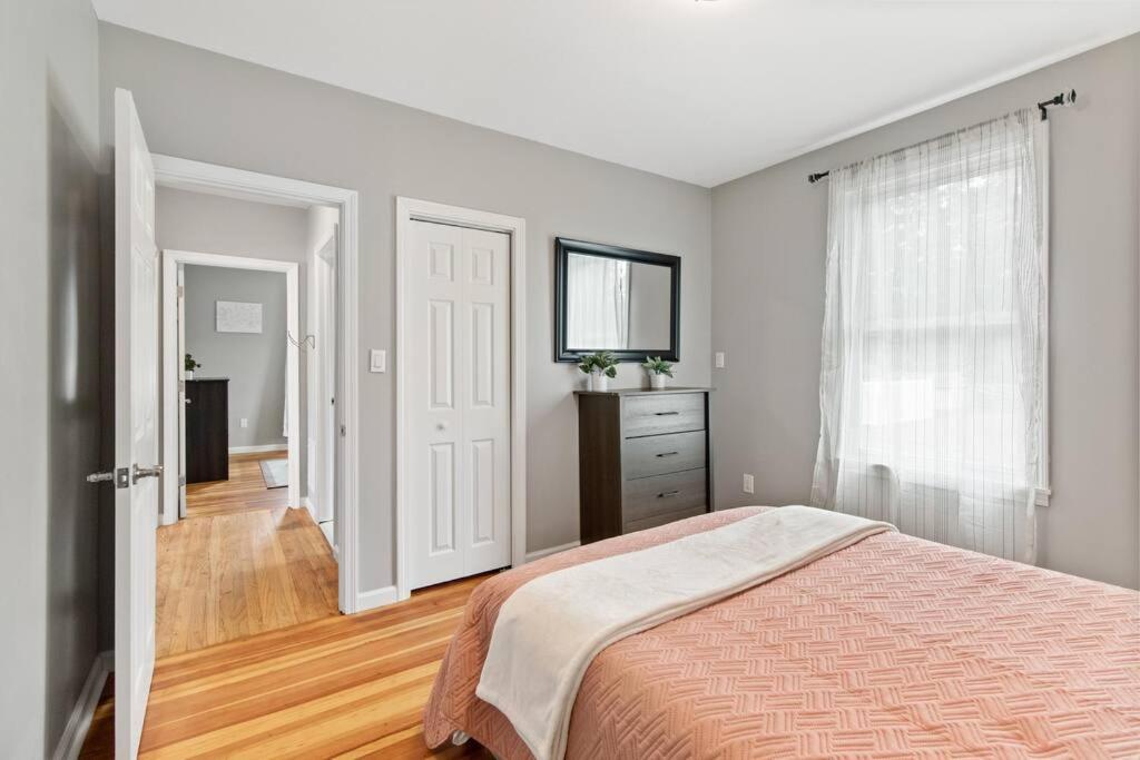 Stylish, Relaxing & Comfy 3 Bdr Home ブリストル エクステリア 写真